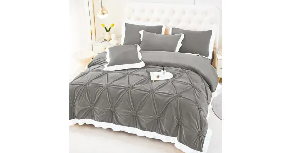 Retur gratuit Lenjerie de pat Luxury Catifea Cocolino, cu pliuri brodate si volanase, gri