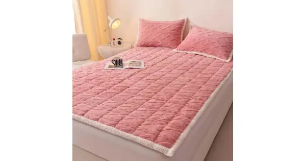Topper Cocolino Matlasat 180x200cm cu Elastic pe colturi și Două Fețe de Pernă 50x70cm, model Tricotat in Relief, cu bordura contrastanta, Roz Noutate