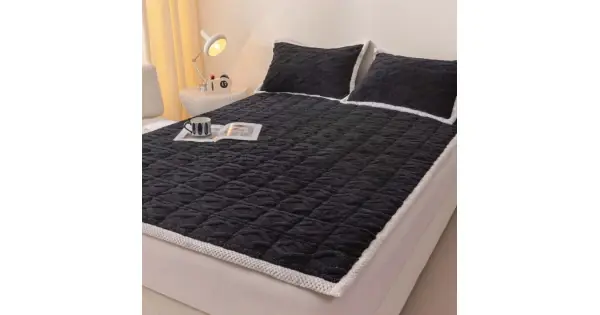 Topper Cocolino Matlasat 160x200cm cu Elastic pe colturi și Două Fețe de Pernă 50x70cm, model Tricotat in Relief, cu bordura contrastanta, Negru Reducere extra