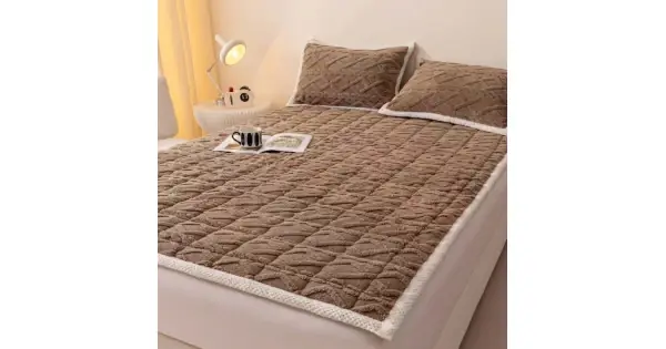 Topper Cocolino Matlasat 160x200cm cu Elastic pe colturi și Două Fețe de Pernă 50x70cm, model Tricotat in Relief, cu bordura contrastanta, Maro Livrare rapidă