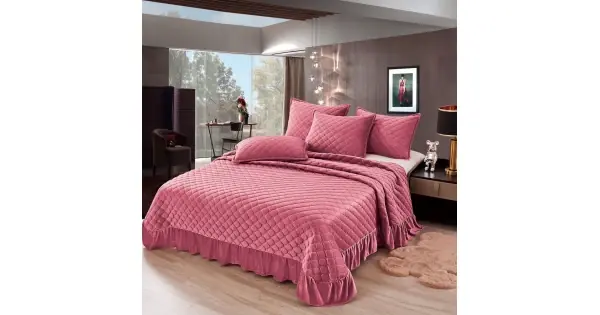Cuvertura pat dublu, 3 piese, Catifea Matlasata cu volanas, 220x240cm + 2 fete de perne 50x70cm, roz pudra Retur gratuit